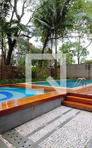 Apartamento à venda com 320m², 3 quartos e 3 vagas Apartamento à venda com 320m², 3 quartos e 3 vagasÁrea comum - Piscina