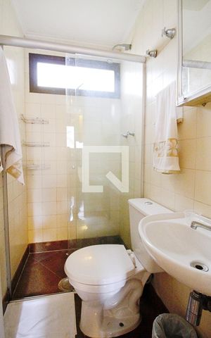 Apartamento à venda com 320m², 3 quartos e 3 vagas Apartamento à venda com 320m², 3 quartos e 3 vagasBanheiro de serviço
