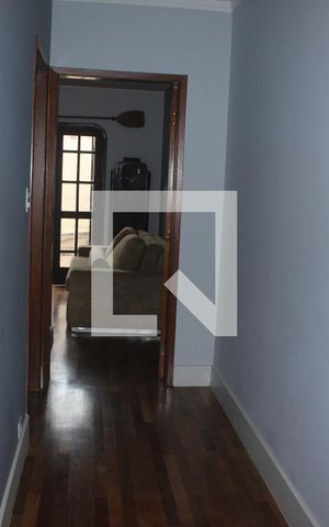 Casa para alugar com 200m², 4 quartos e 2 vagasCorredor