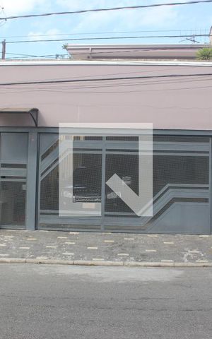 Casa para alugar com 200m², 4 quartos e 2 vagasFachada