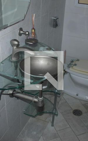 Casa para alugar com 200m², 4 quartos e 2 vagasLavabo