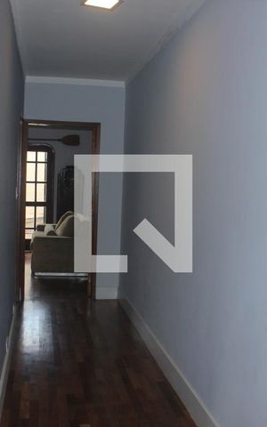 Casa para alugar com 200m², 4 quartos e 2 vagasCorredor
