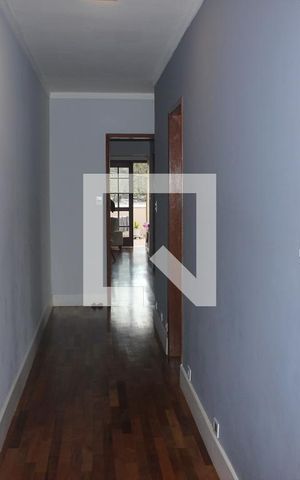 Casa para alugar com 200m², 4 quartos e 2 vagasCorredor