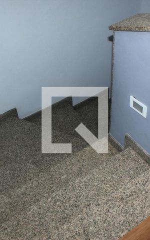Casa para alugar com 200m², 4 quartos e 2 vagasEscada