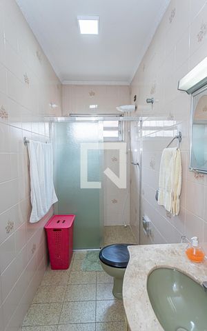 Casa à venda com 235m², 3 quartos e 2 vagas Casa à venda com 235m², 3 quartos e 2 vagasBanheiro Social