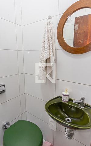 Casa à venda com 235m², 3 quartos e 2 vagas Casa à venda com 235m², 3 quartos e 2 vagasBanheiro de serviço