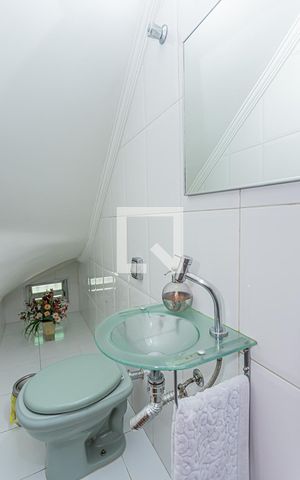 Casa à venda com 235m², 3 quartos e 2 vagas Casa à venda com 235m², 3 quartos e 2 vagasLavabo
