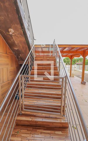 Casa à venda com 93m², 2 quartos e 6 vagasEscada