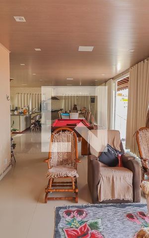 Casa à venda com 93m², 2 quartos e 6 vagasSala