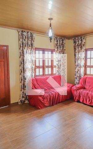 Casa à venda com 93m², 2 quartos e 6 vagasSala