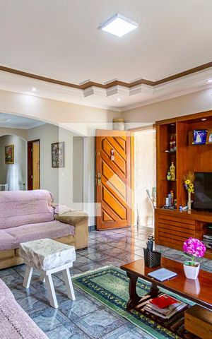 Casa à venda com 240m², 3 quartos e 4 vagas Casa à venda com 240m², 3 quartos e 4 vagasSala