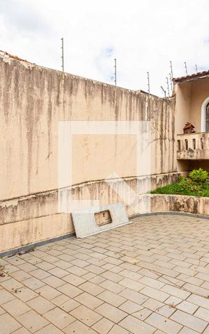 Casa à venda com 240m², 3 quartos e 4 vagas Casa à venda com 240m², 3 quartos e 4 vagasGaragem