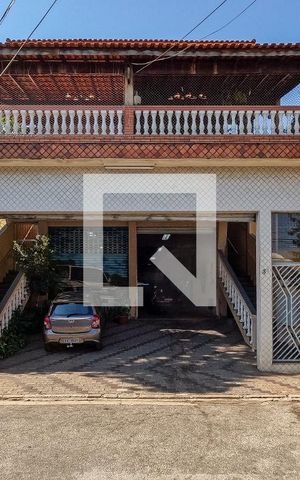 Casa à venda com 400m², 4 quartos e 8 vagasFachada