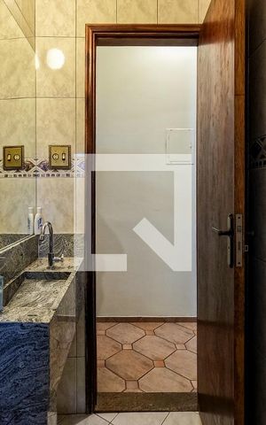 Casa à venda com 400m², 4 quartos e 8 vagasBanheiro 1