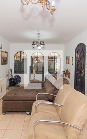 Casa à venda com 500m², 4 quartos e 4 vagas Casa à venda com 500m², 4 quartos e 4 vagasSala