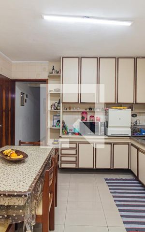 Casa à venda com 500m², 4 quartos e 4 vagas Casa à venda com 500m², 4 quartos e 4 vagasCozinha