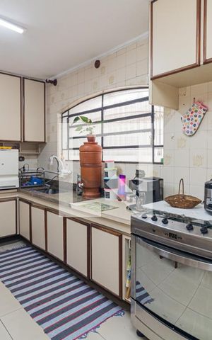 Casa à venda com 500m², 4 quartos e 4 vagas Casa à venda com 500m², 4 quartos e 4 vagasCozinha