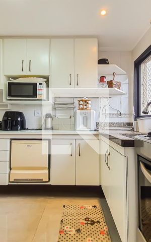 Apartamento para alugar com 171m², 5 quartos e 2 vagas Apartamento para alugar com 171m², 5 quartos e 2 vagasCozinha - Armários