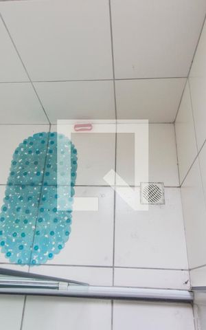 Apartamento à venda com 55m², 2 quartos e 1 vagaDetalhe do banheiro