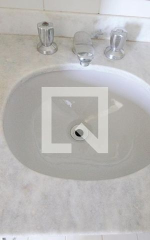 Apartamento à venda com 64m², 2 quartos e 2 vagas Apartamento à venda com 64m², 2 quartos e 2 vagasBanheiro