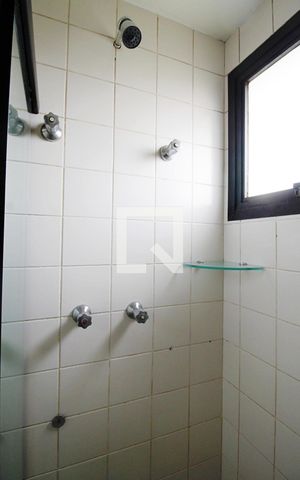 Apartamento à venda com 64m², 2 quartos e 2 vagas Apartamento à venda com 64m², 2 quartos e 2 vagasBanheiro da Suíte