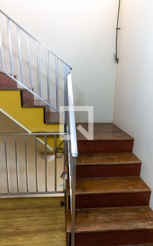 Casa à venda com 154m², 3 quartos e 1 vaga Casa à venda com 154m², 3 quartos e 1 vagaEscada