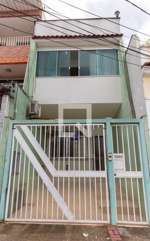 Casa à venda com 154m², 3 quartos e 1 vaga Casa à venda com 154m², 3 quartos e 1 vagaFachada
