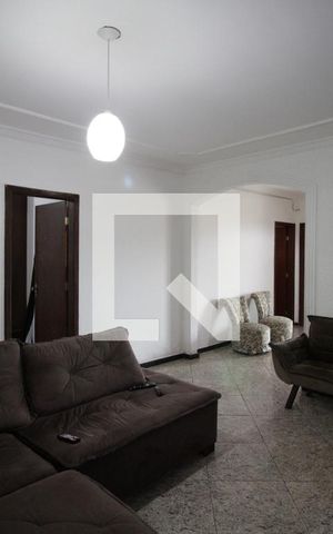 Casa à venda com 316m², 3 quartos e 3 vagasSala