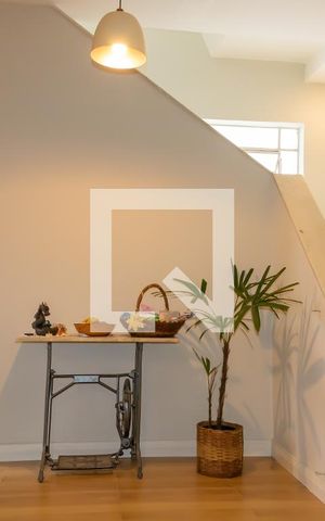 Casa à venda com 279m², 3 quartos e 3 vagas Casa à venda com 279m², 3 quartos e 3 vagasHall