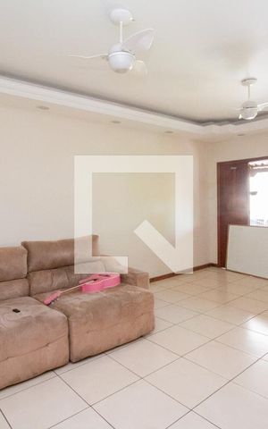 Casa à venda com 375m², 3 quartos e 3 vagas Casa à venda com 375m², 3 quartos e 3 vagasSala