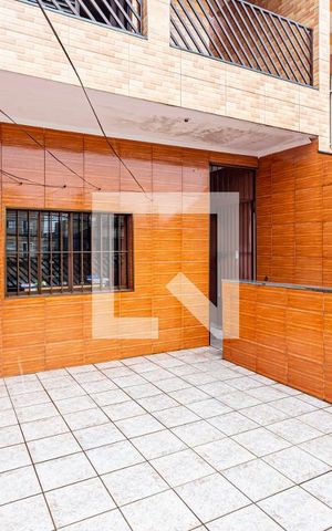 Casa à venda com 312m², 3 quartos e 3 vagas Casa à venda com 312m², 3 quartos e 3 vagasVaranda