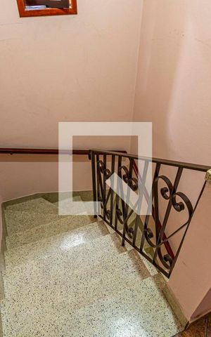 Casa à venda com 312m², 3 quartos e 3 vagas Casa à venda com 312m², 3 quartos e 3 vagasEscada Dormitórios