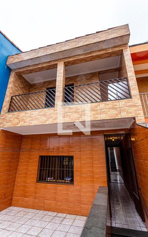 Casa à venda com 312m², 3 quartos e 3 vagas Casa à venda com 312m², 3 quartos e 3 vagasVaranda