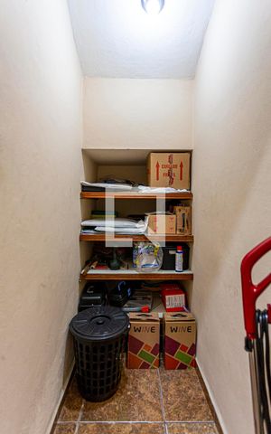 Casa à venda com 312m², 3 quartos e 3 vagas Casa à venda com 312m², 3 quartos e 3 vagasDespensa