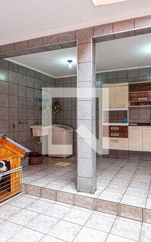 Casa à venda com 312m², 3 quartos e 3 vagas Casa à venda com 312m², 3 quartos e 3 vagasQuintal Fundos
