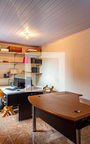 Casa à venda com 312m², 3 quartos e 3 vagas Casa à venda com 312m², 3 quartos e 3 vagasEscritório