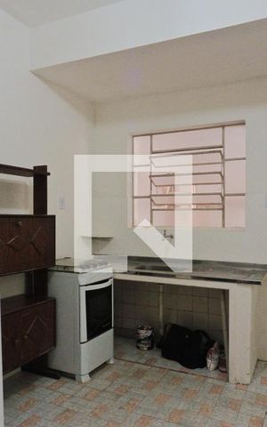 Casa à venda com 250m², 7 quartos e 1 vaga Casa à venda com 250m², 7 quartos e 1 vagaKitnet
