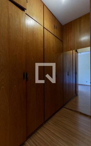 Casa para alugar com 160m², 3 quartos e 2 vagas Casa para alugar com 160m², 3 quartos e 2 vagasSuíte