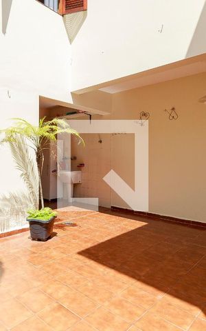 Casa para alugar com 160m², 3 quartos e 2 vagas Casa para alugar com 160m², 3 quartos e 2 vagasÁrea Externa