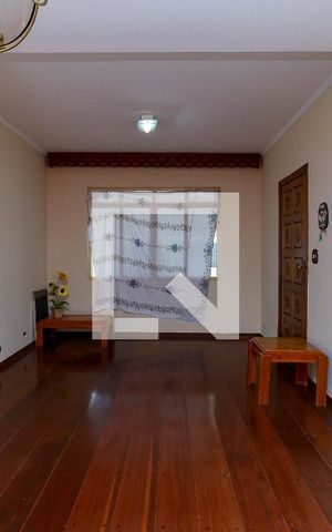 Casa para alugar com 160m², 3 quartos e 2 vagas Casa para alugar com 160m², 3 quartos e 2 vagasSala