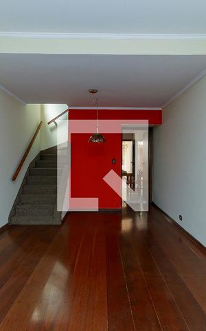 Casa para alugar com 160m², 3 quartos e 2 vagas Casa para alugar com 160m², 3 quartos e 2 vagasSala