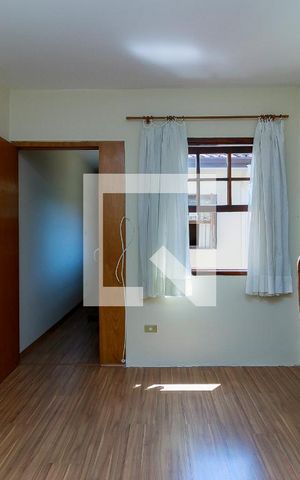Casa para alugar com 160m², 3 quartos e 2 vagas Casa para alugar com 160m², 3 quartos e 2 vagasSuíte