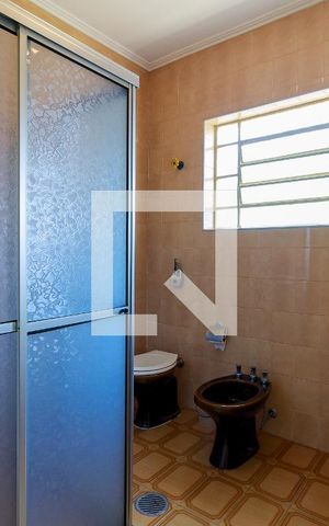 Casa para alugar com 160m², 3 quartos e 2 vagas Casa para alugar com 160m², 3 quartos e 2 vagasBanheiro 3