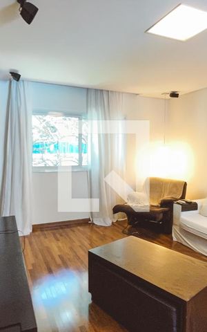 Casa à venda com 561m², 5 quartos e 6 vagas Casa à venda com 561m², 5 quartos e 6 vagasSala de TV