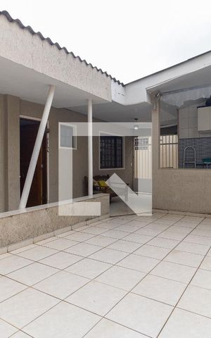 Casa para alugar com 70m², 2 quartos e sem vagaQuintal