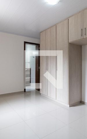 Casa para alugar com 70m², 2 quartos e sem vagaSuíte