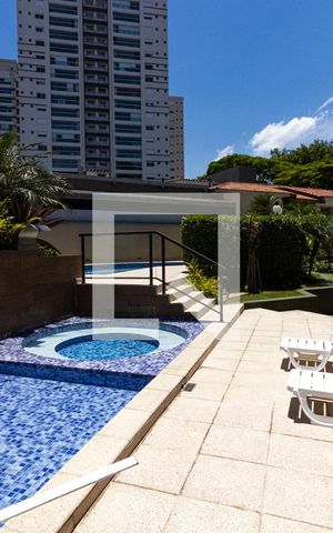 Apartamento à venda com 385m², 6 quartos e 6 vagas Apartamento à venda com 385m², 6 quartos e 6 vagasÁrea comum - Piscina