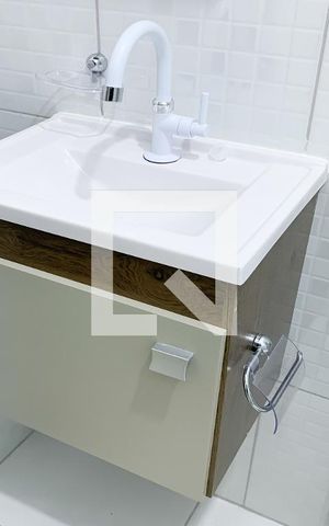 Casa para alugar com 26m², 1 quarto e sem vaga Casa para alugar com 26m², 1 quarto e sem vagaBanheiro