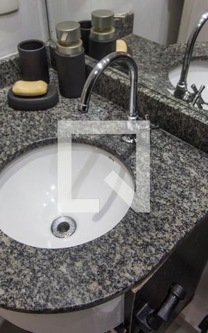 Apartamento à venda com 60m², 2 quartos e 1 vagaDetalhe do banheiro