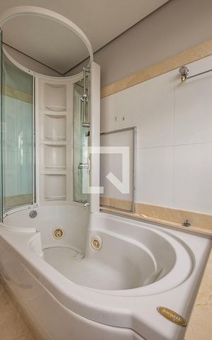 Apartamento à venda com 496m², 5 quartos e 7 vagas Apartamento à venda com 496m², 5 quartos e 7 vagasSuíte 4 - Banheiro